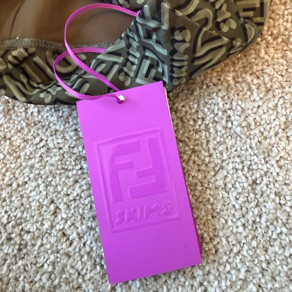 Skims x Fendi shorts in Green Small NWT - Picture 3 of 3